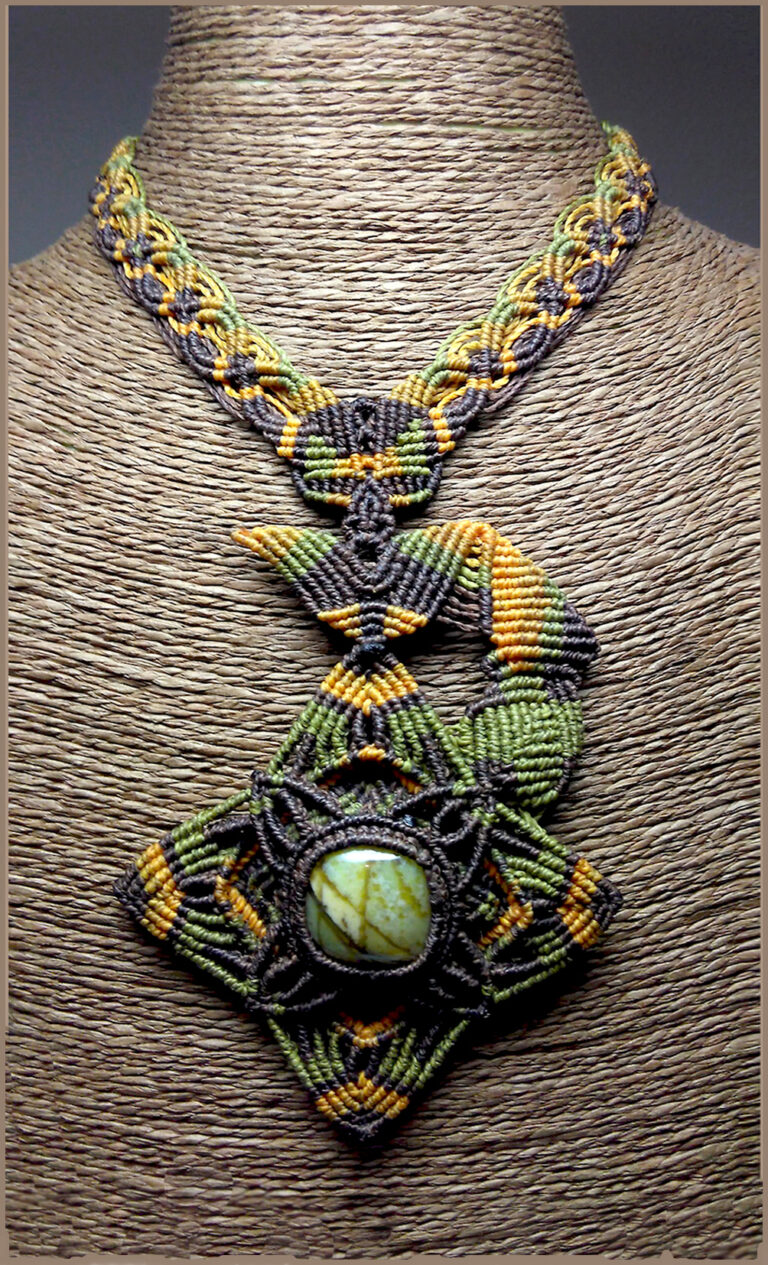 Galerie Colliers Talismans - Opale de Madagascar